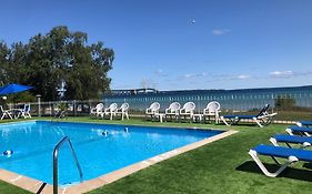 Riviera Hotel Mackinaw City Mi